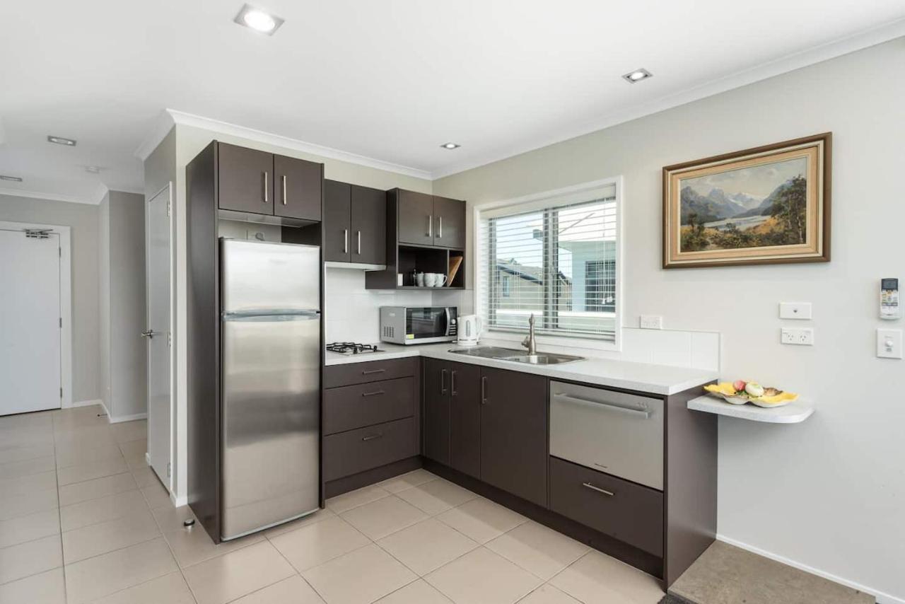 Modern Marine Parade Apartment Mount Maunganui Esterno foto